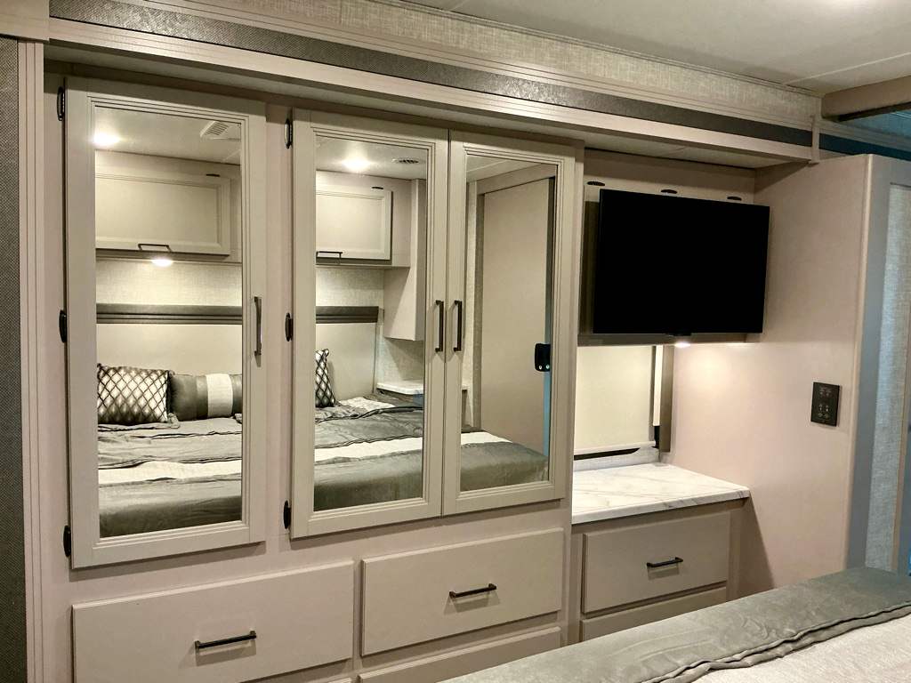 2023 THOR MOTOR COACH 34J - Image 27