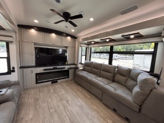 2027 JAYCO NORTH POINT 381CKRE - Image 5
