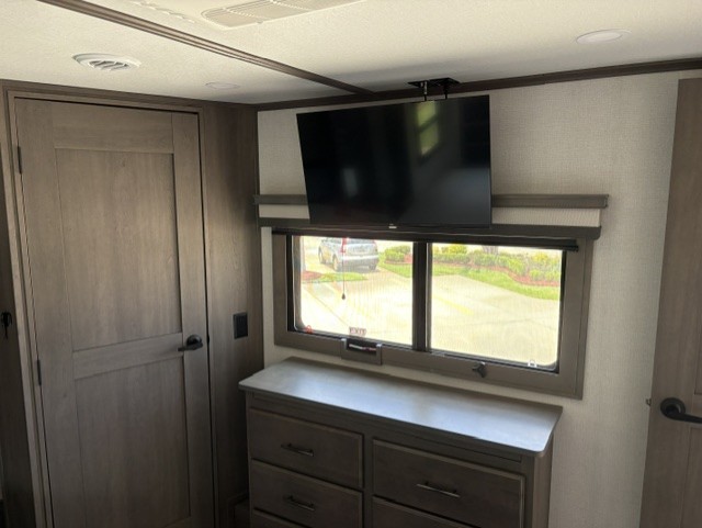 2024 GRAND DESIGN SOLITUDE 378MBS - Image 5