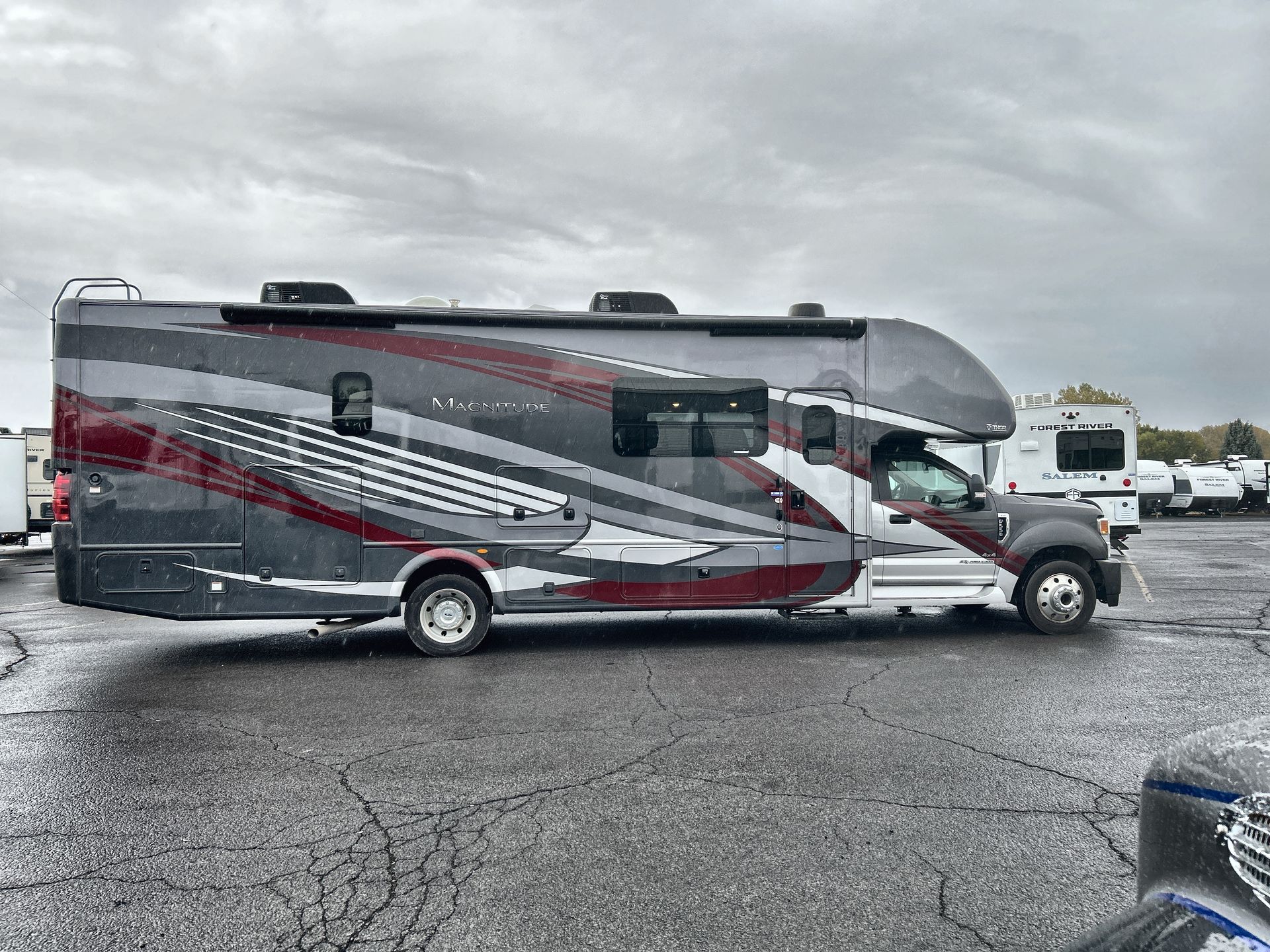 2021 Thor Motor Coach Magnitude SV34 - Image 1