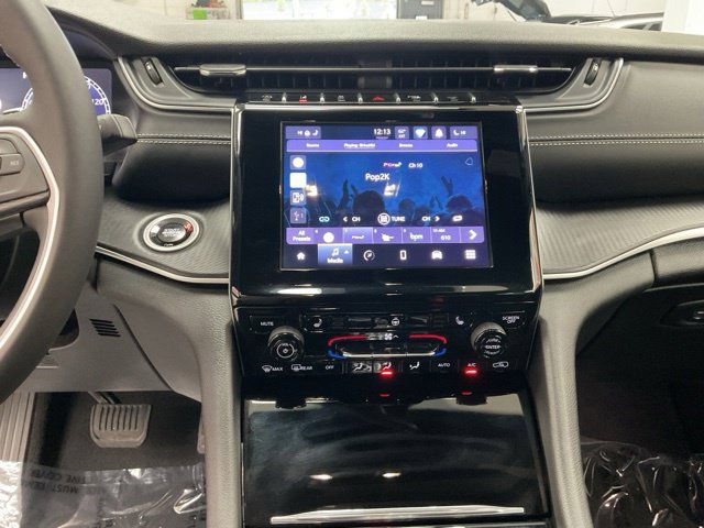 2025 Jeep Grand Cherokee L Altitude X 4X4 - Image 16