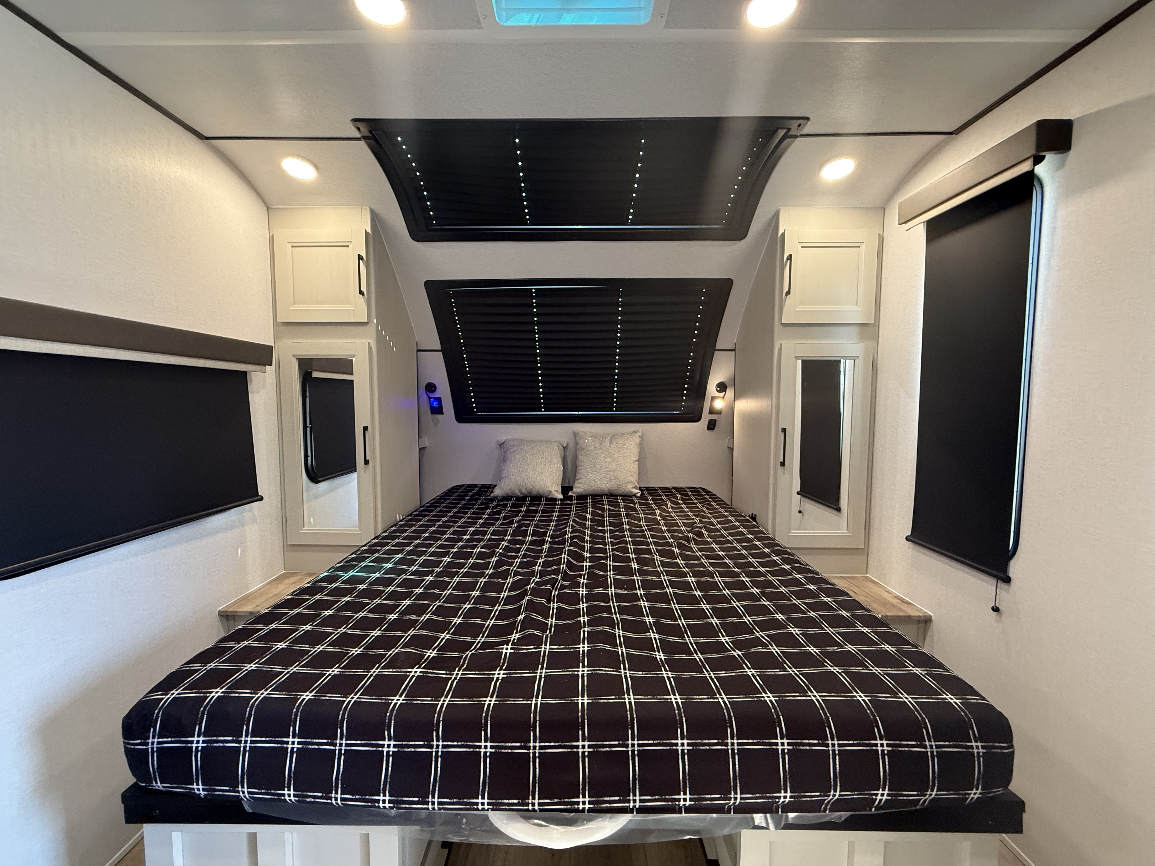 2027 Coachmen American Spirit 2353RB - Image 19
