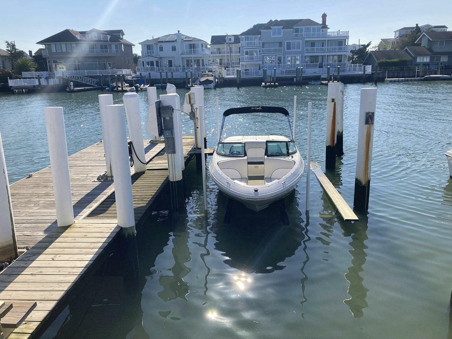 2012 Sea Ray 190 Sport - Image 2