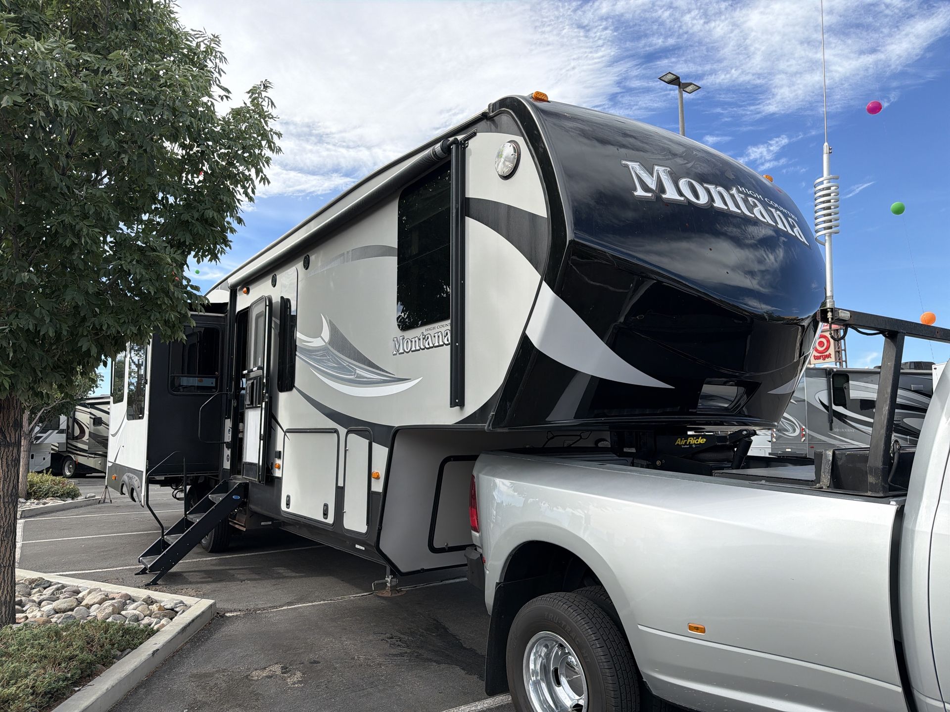 2015 Keystone Montana High Country 353RL - Image 9