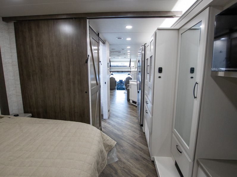 2025 Jayco Seneca 37M - Image 14