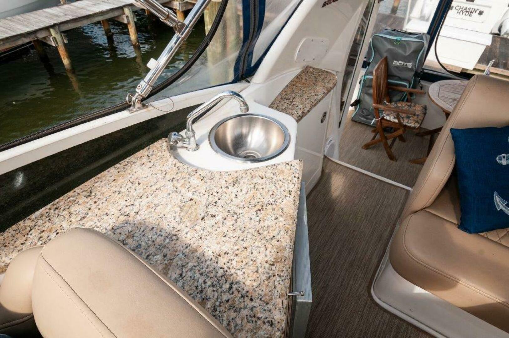 2002 Carver 444 Cockpit Motor Yacht - Image 26
