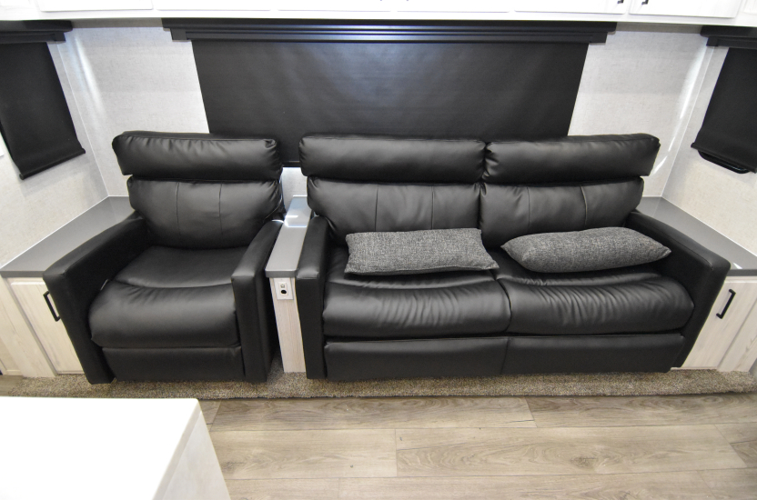 2025 Eclipse Attitude Wide Lite 5th Wheel 39A15G - Image 17