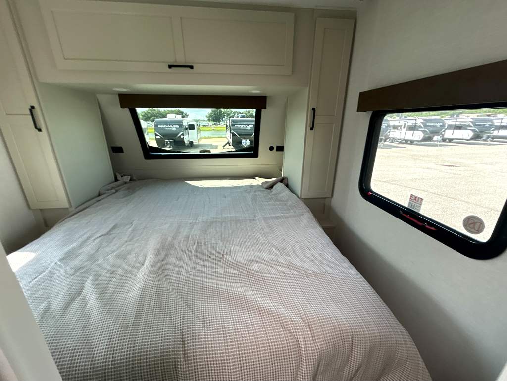2027 VENTURE RV SPORTTREK 333VIK - Image 33