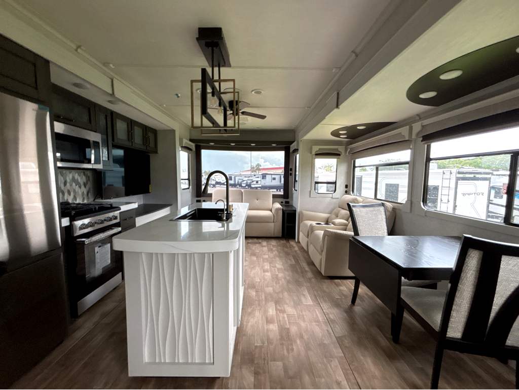 2025 CROSSROADS REDWOOD REGENCY 3721FDB - Image 7
