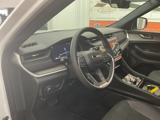 2026 Jeep Grand-Cherokee-L Laredo Altitude 4x4 - Image 15