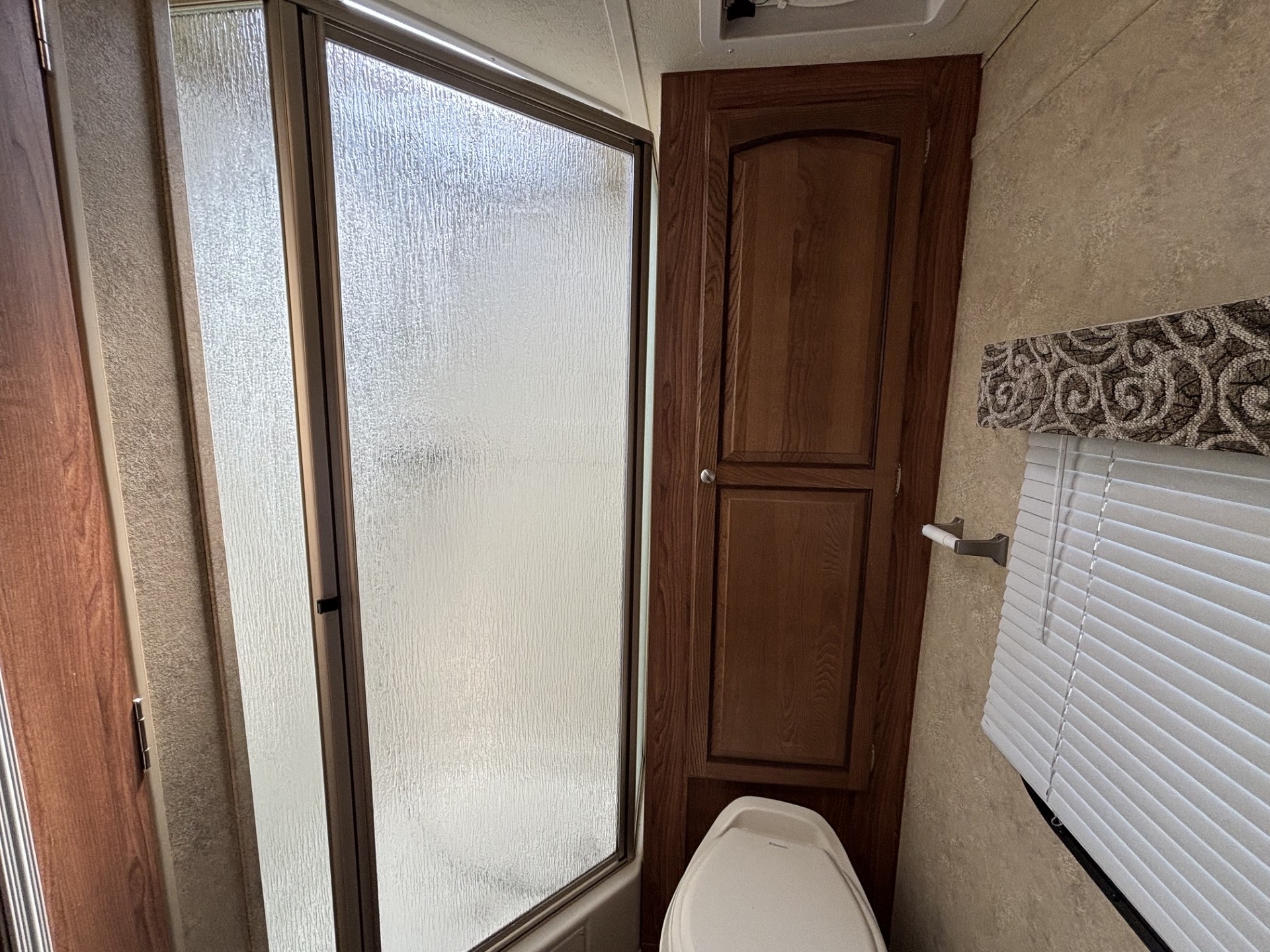 2016 Forest River Flagstaff Micro Lite 23FB - Image 17
