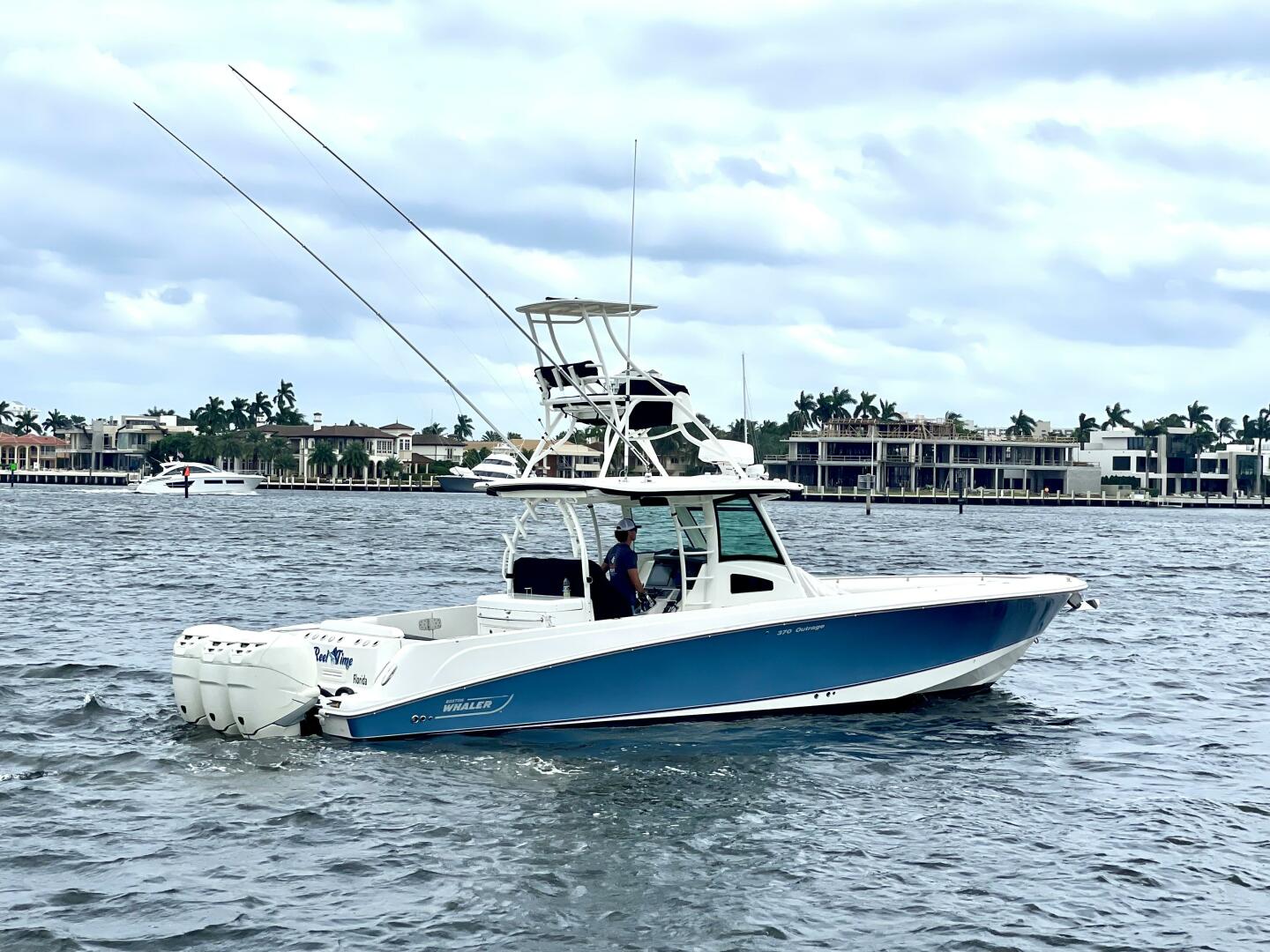 2013 Boston Whaler 370 Outrage - Image 3