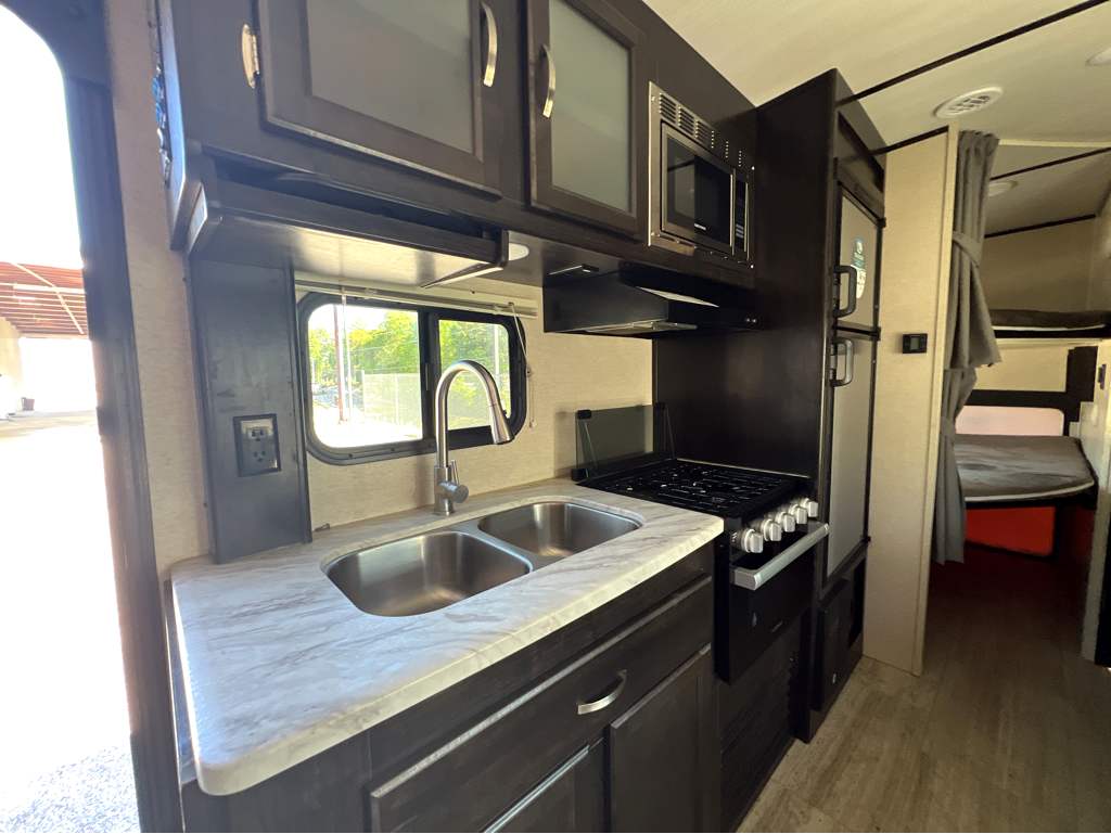 2019 COACHMEN SPIRIT 2245BH - Image 8