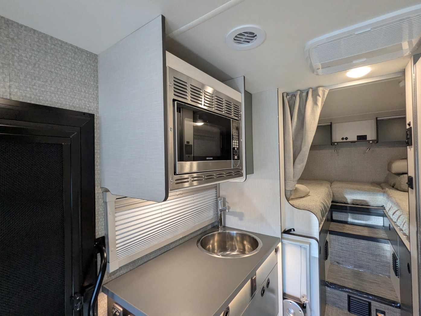 2026 Winnebago EKKO Sprinter 23B AWD - ATH Edition - Image 25