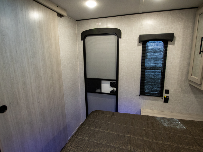 2023 CrossRoads Zinger 298FB - Image 15