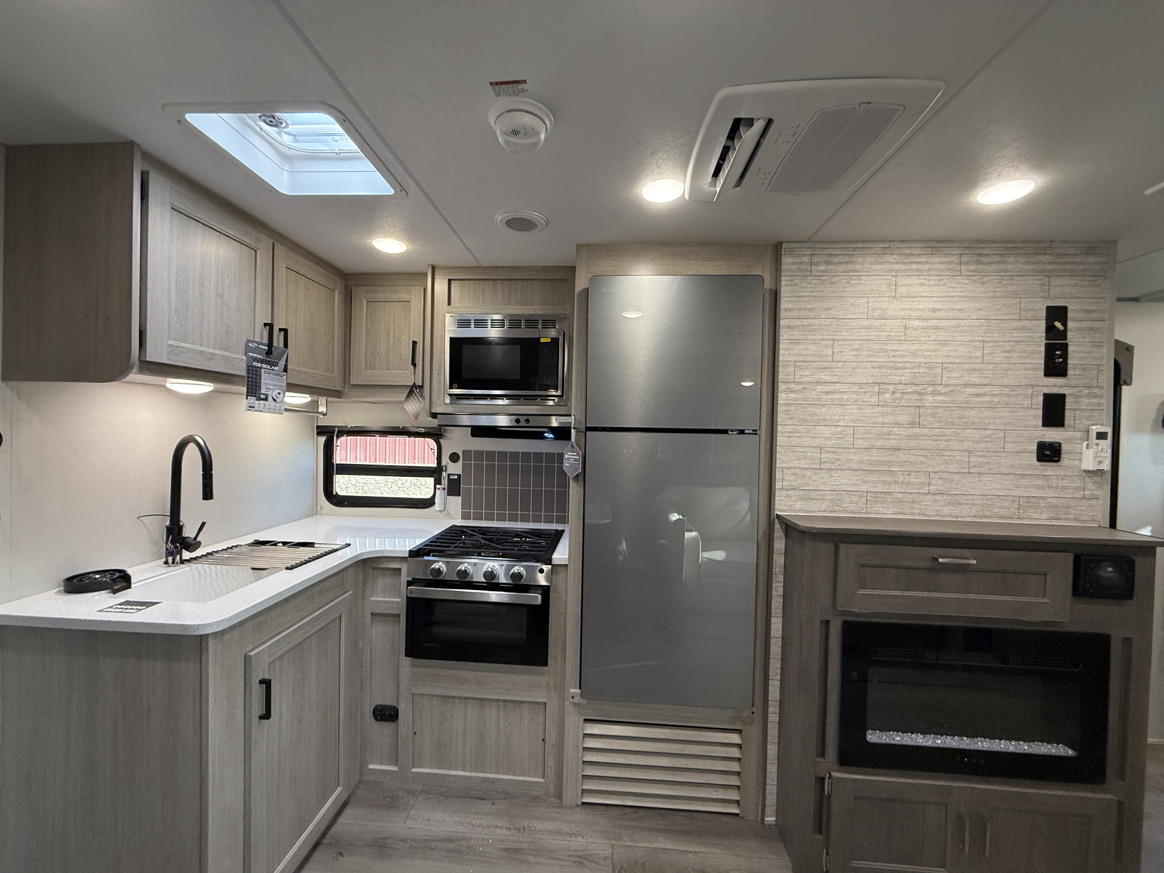 2026 Coachmen Catalina Legacy Edition 333DORM - Image 12