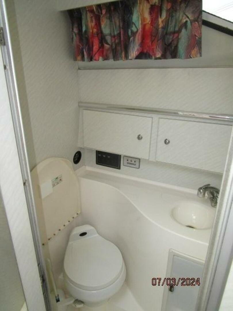 1996 Wellcraft 3300 Coastal - Image 46