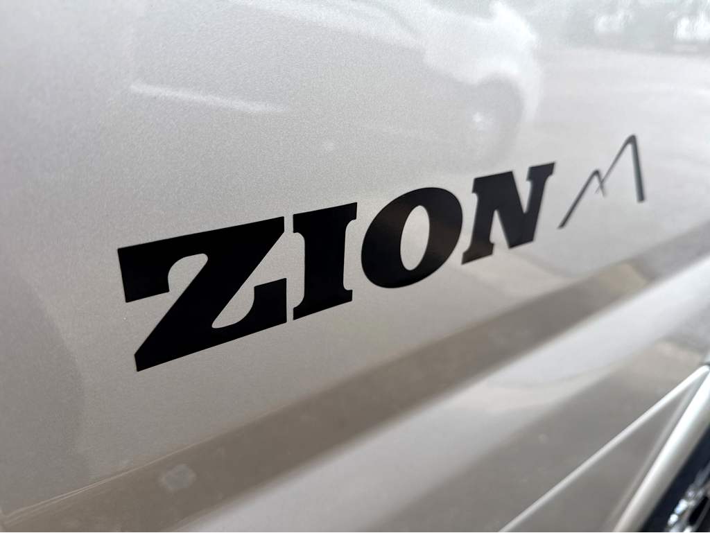 2018 ROADTREK ZION - Image 7