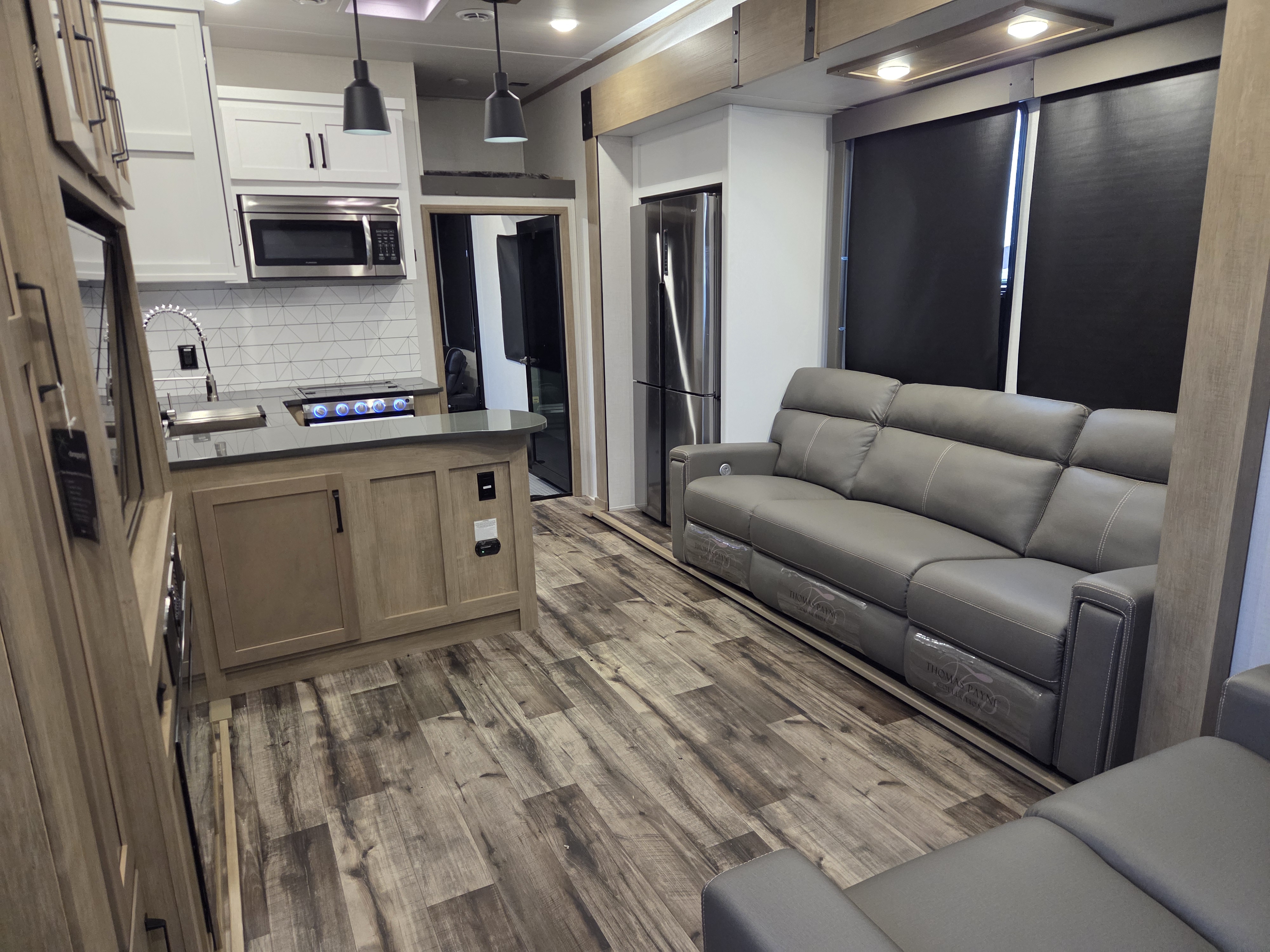 2022 Keystone Raptor 423 - Image 6
