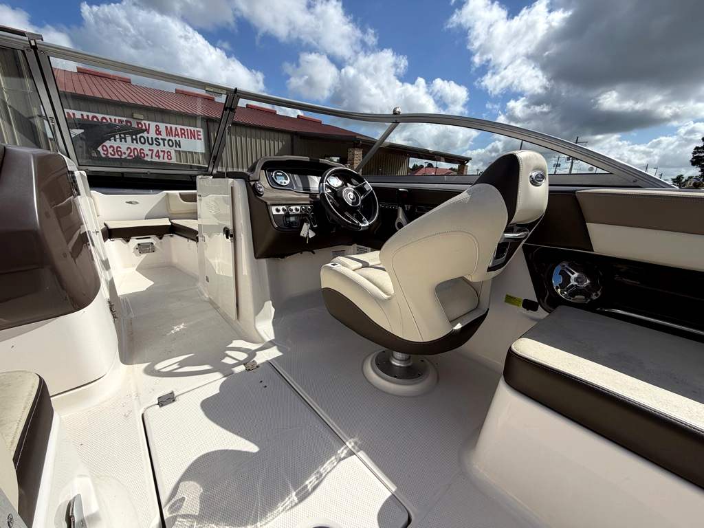 2019 CHAPARRAL 2019 SUNCOAST 230 - Image 13