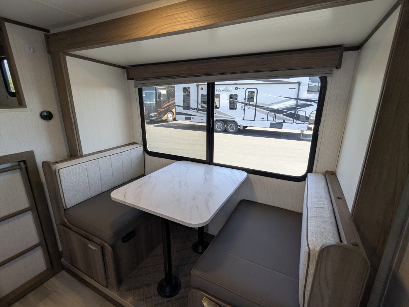 2024 Cruiser RV Hitch 18BHS - Image 11