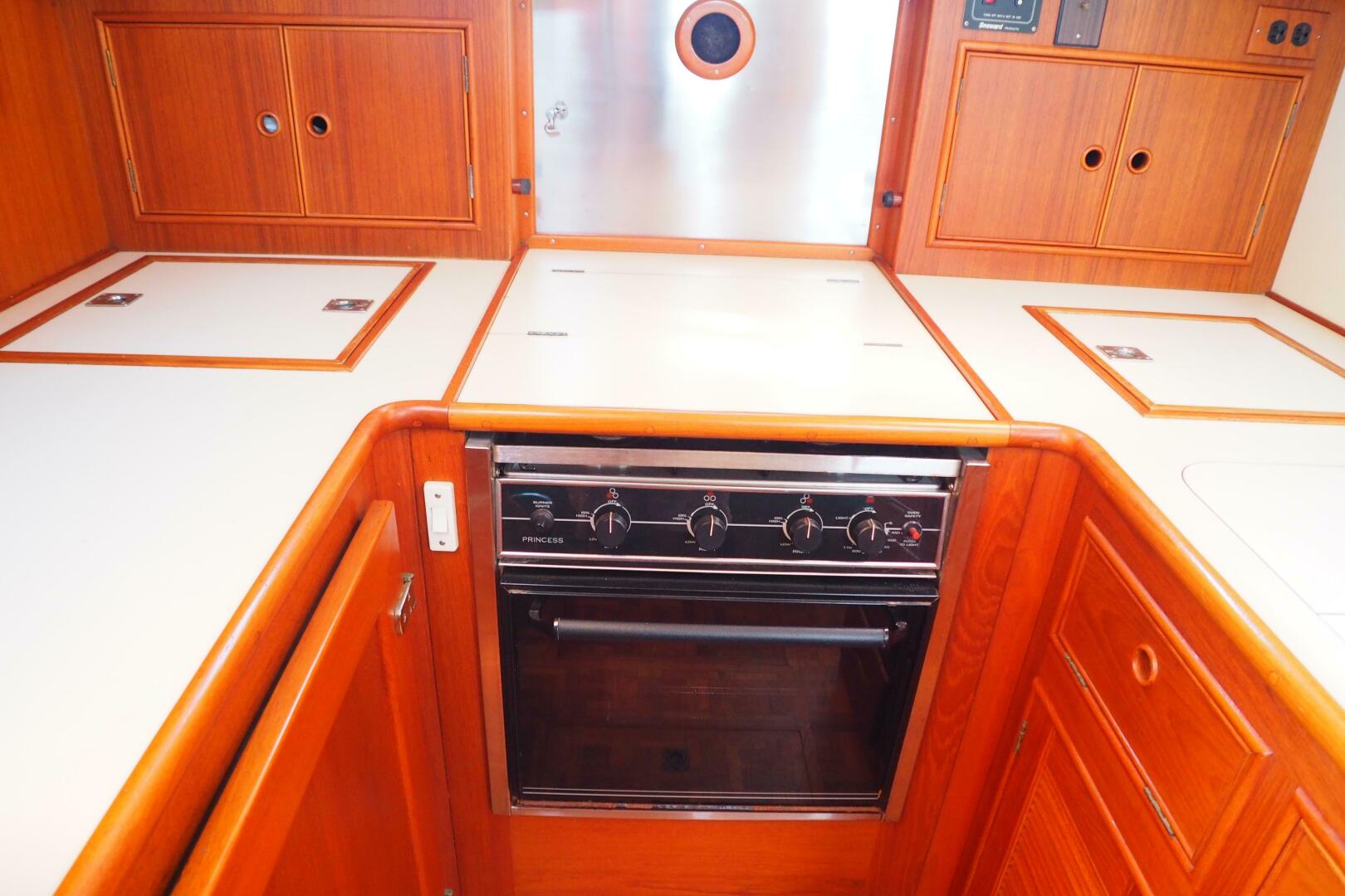 1995 Grand Banks 38 Eastbay EX - Image 15