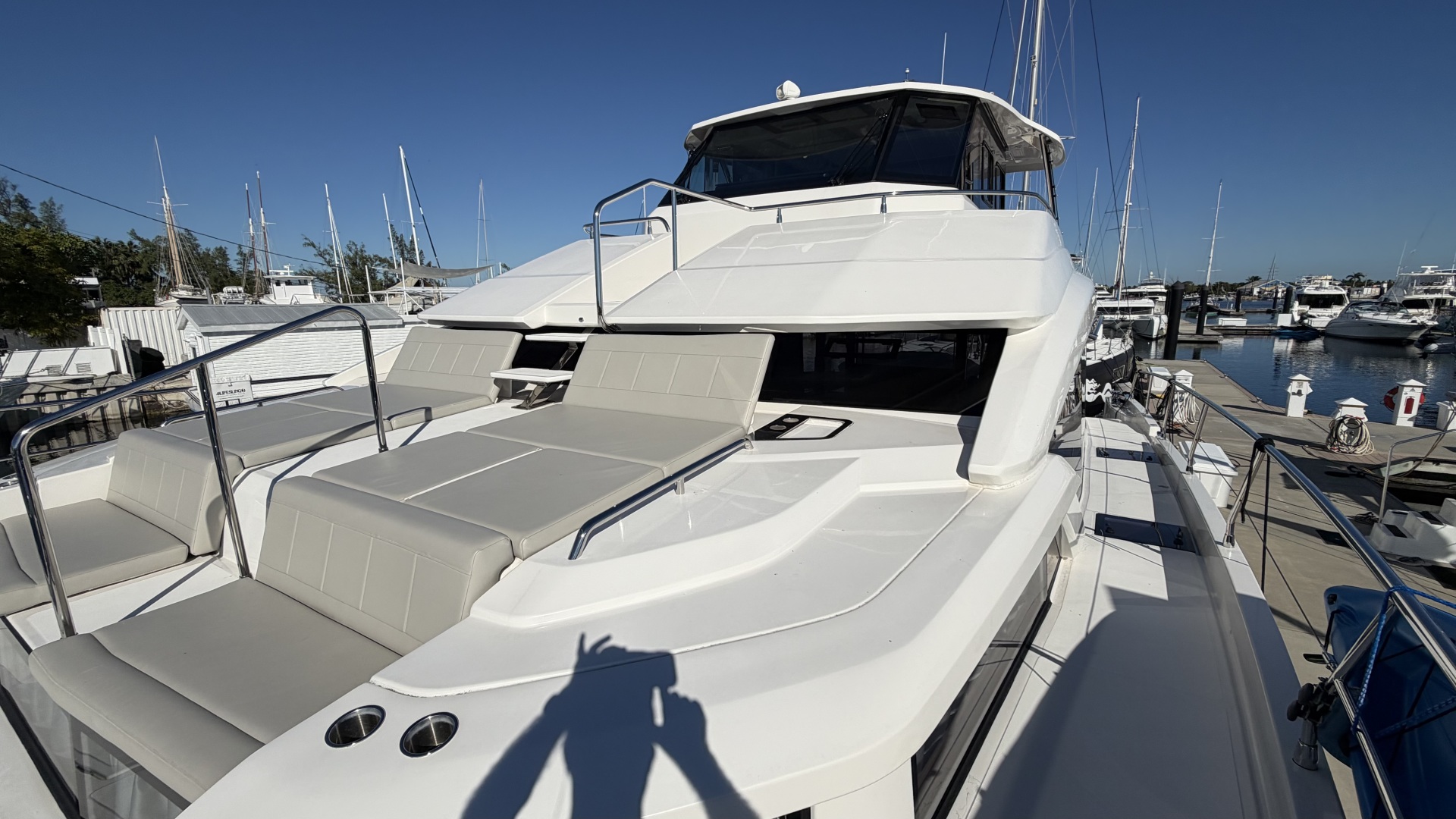 2025 Aquila 54 ENCLOSED BRIDGE - Image 6