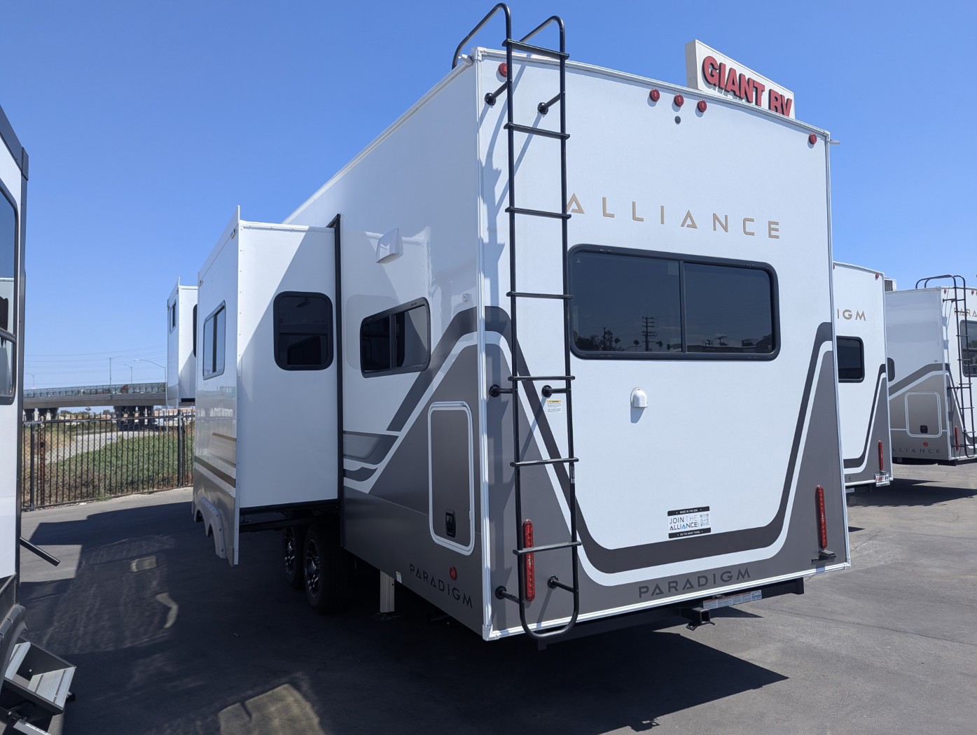 2027 Alliance RV Paradigm 312RK - Image 4
