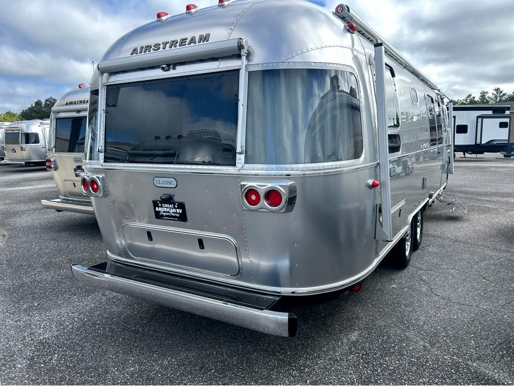 2027 AIRSTREAM CLASSIC 28RBT - Image 4
