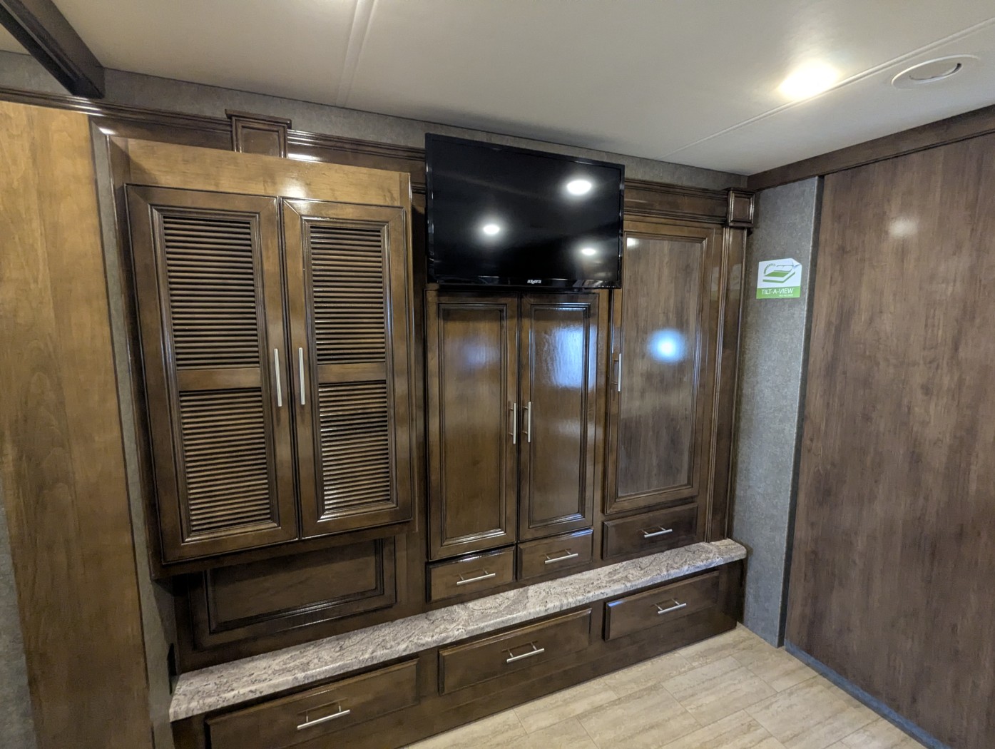 2020 Thor Motor Coach Challenger