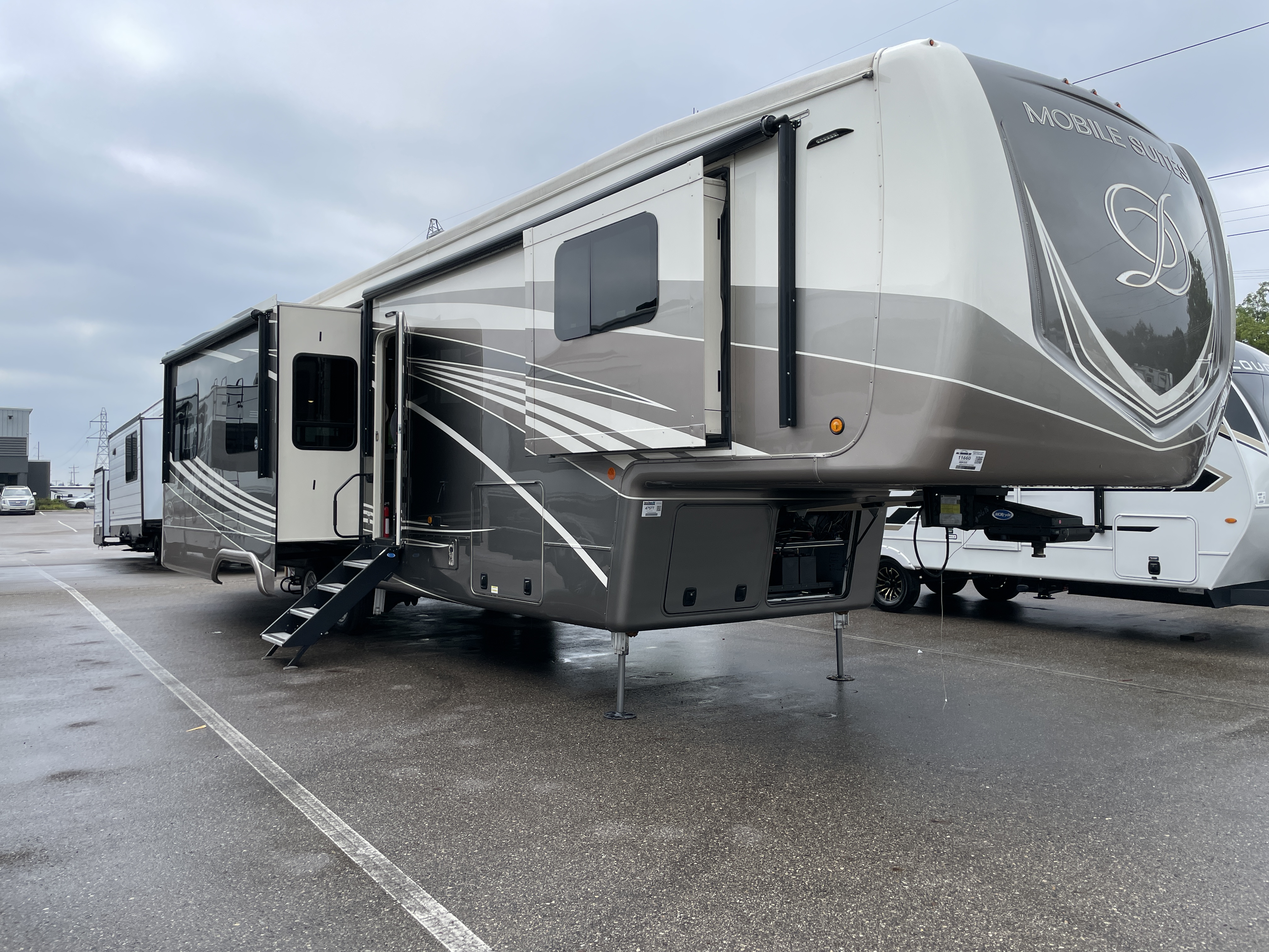 2022 DRV Mobile Suites 40KSSB4 - Image 1