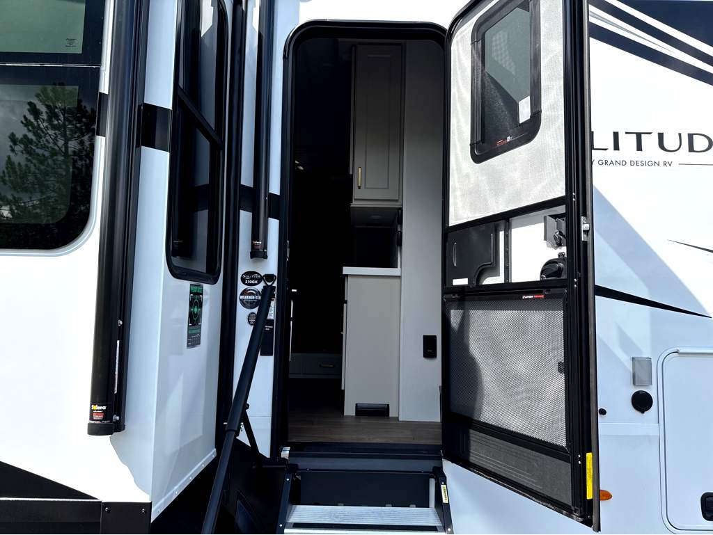 2027 GRAND DESIGN SOLITUDE 310GK - Image 6