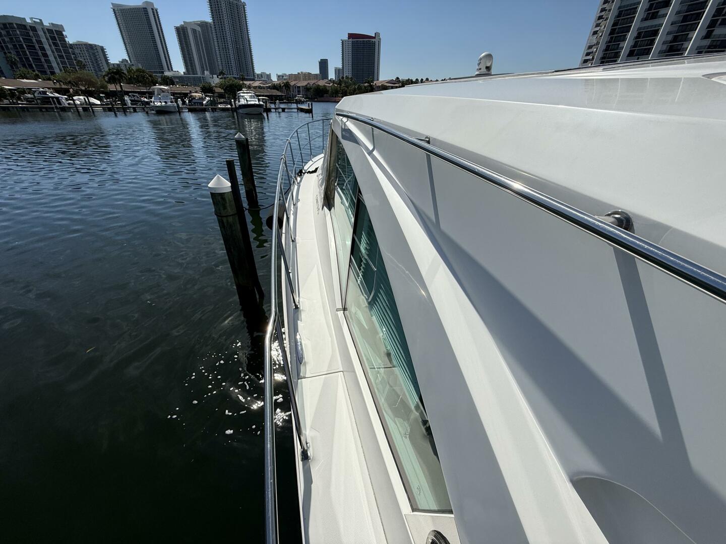 2014 Cruisers Yachts 45 Cantius - Image 46