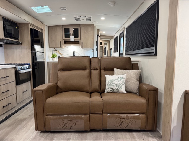 2026 Grand Design Imagine 3100RD - Image 15