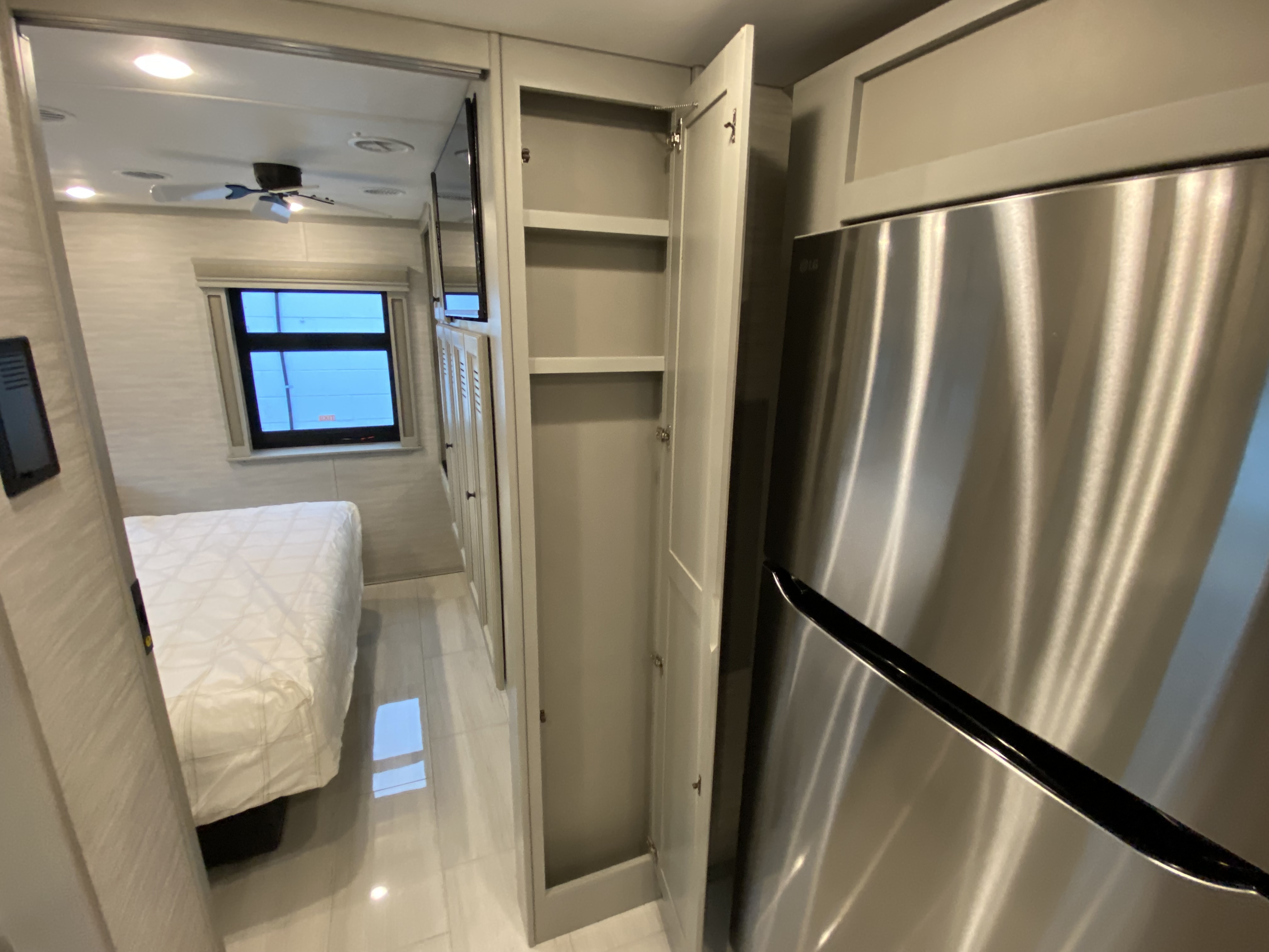 2027 Tiffin Allegro Bay 34DB - Image 23