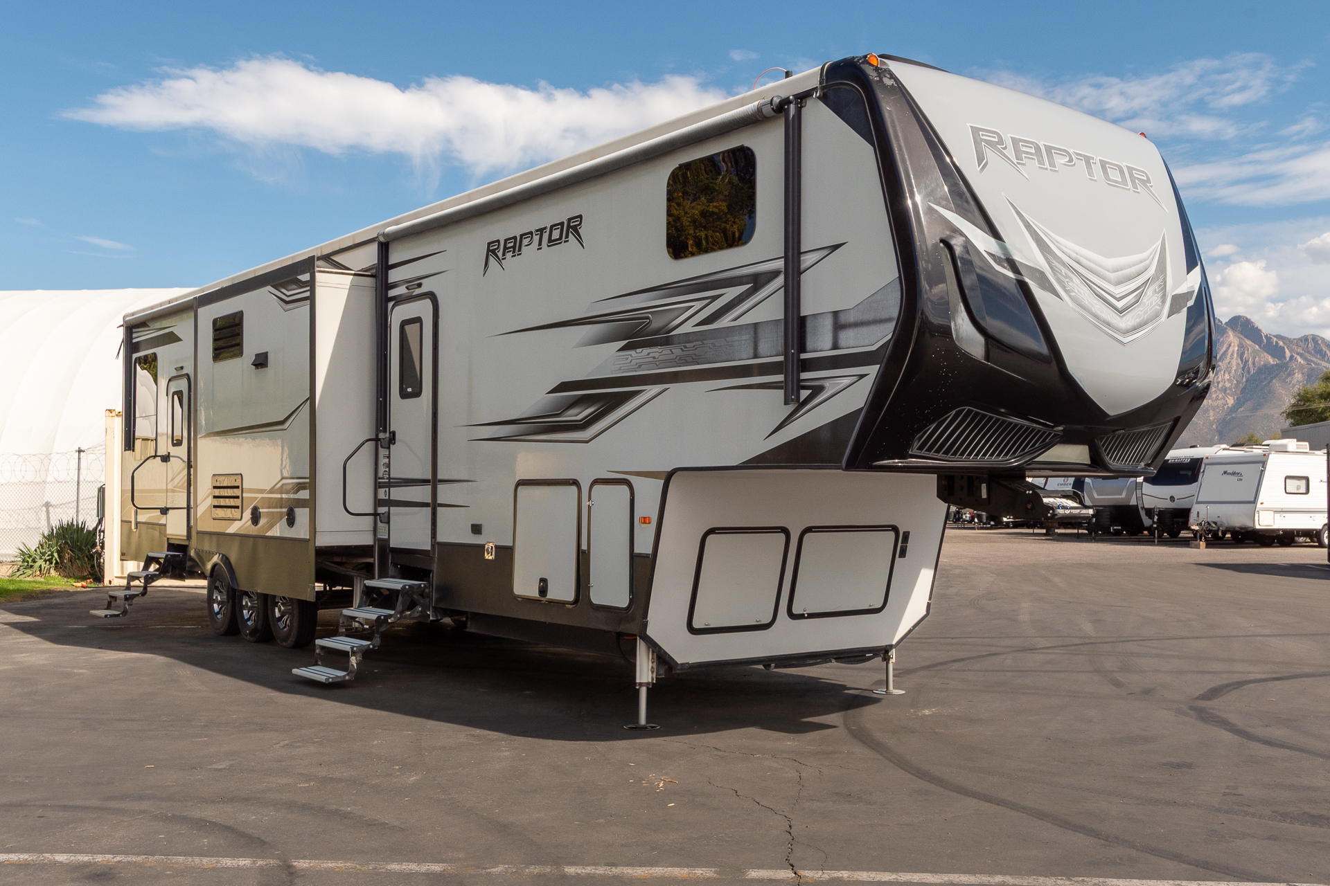 2017 Keystone Raptor 424TS - Image 3