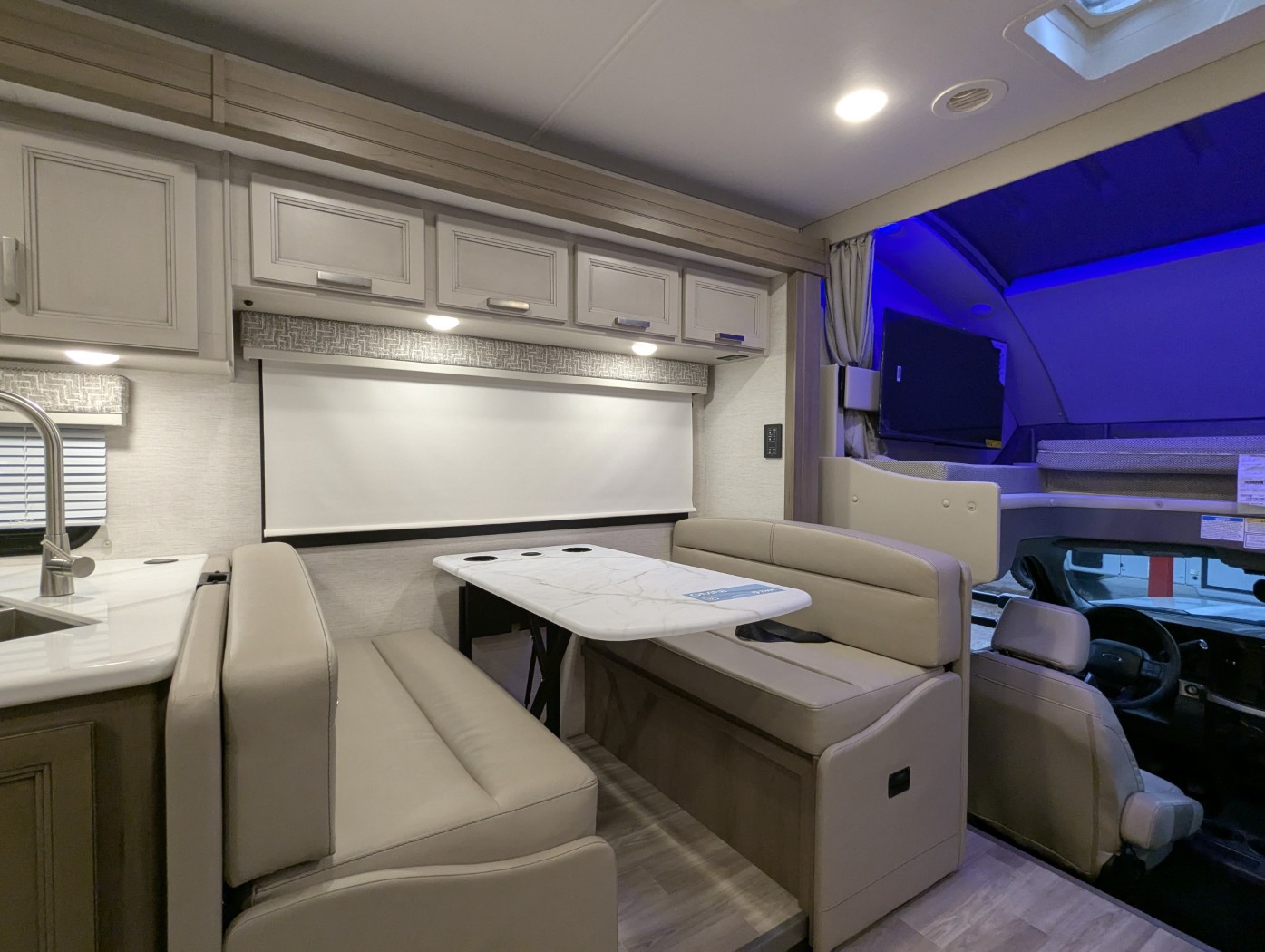 2026 Thor Motor Coach Omni Trail