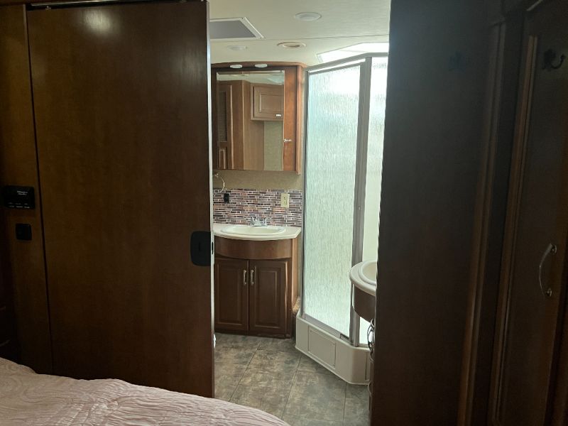 2014 Thor Motor Coach Challenger 37GT - Image 20