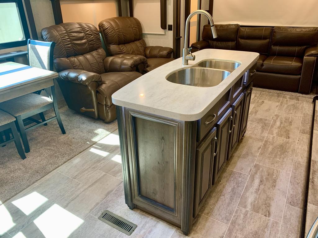 2019 Keystone Montana 3811MS - Image 14