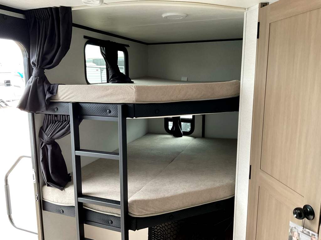 2027 JAYCO Jay Feather 25BH - Image 16