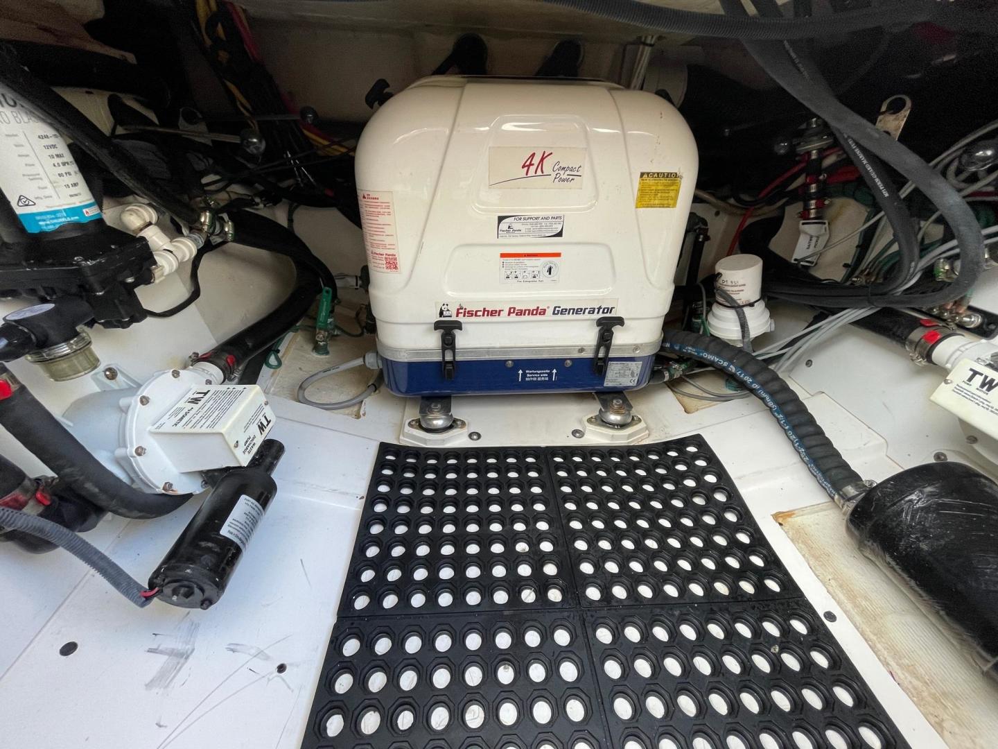 2018 Pursuit 325 DC - Image 21
