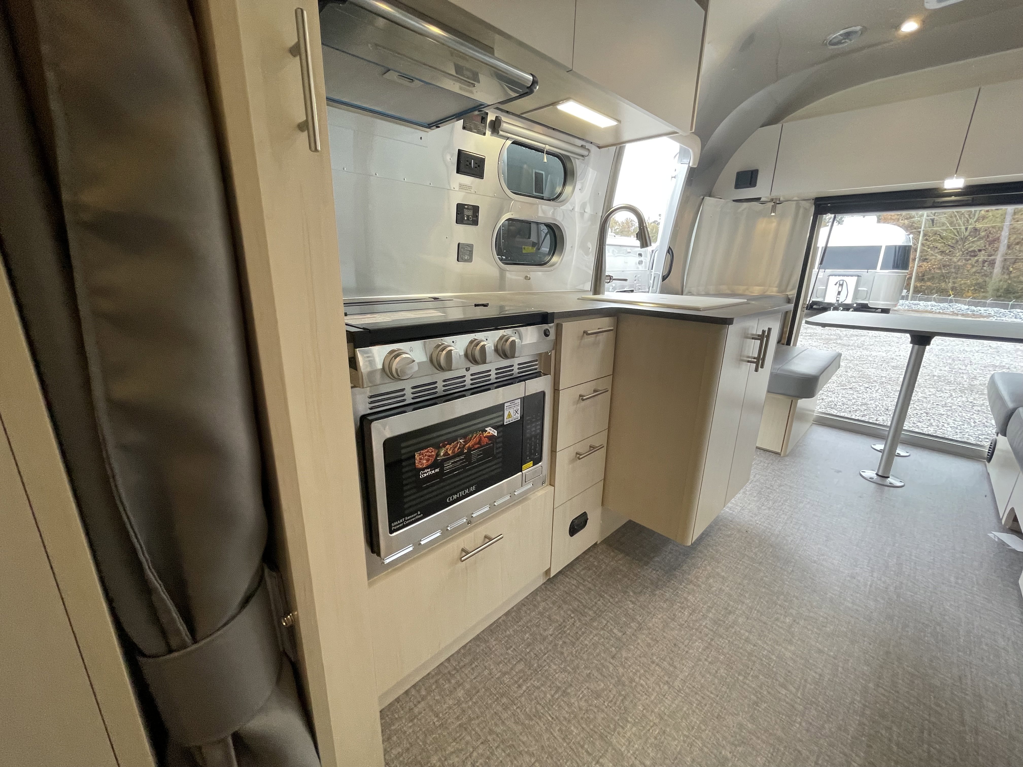 2026 AIRSTREAM FLYING CLOUD 25FBT - Image 24