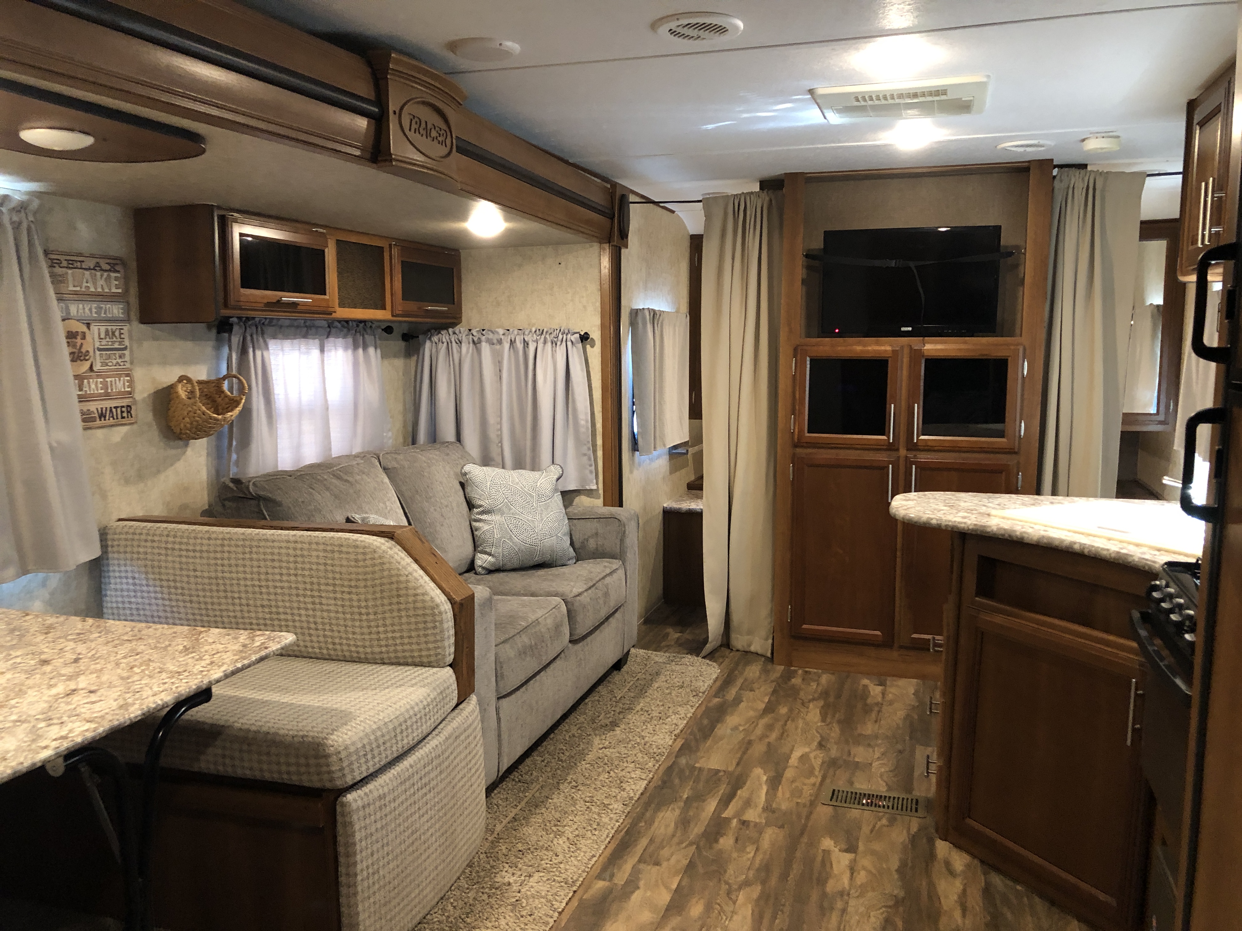 2016 Forest River TRACER 270AIR - Image 16