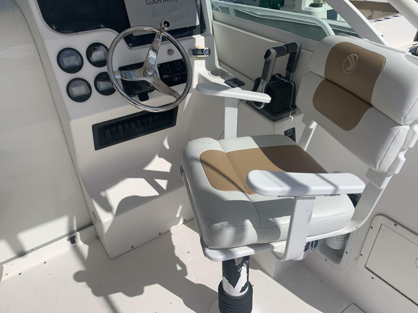 2003 Edgewater 265 Express - Image 5