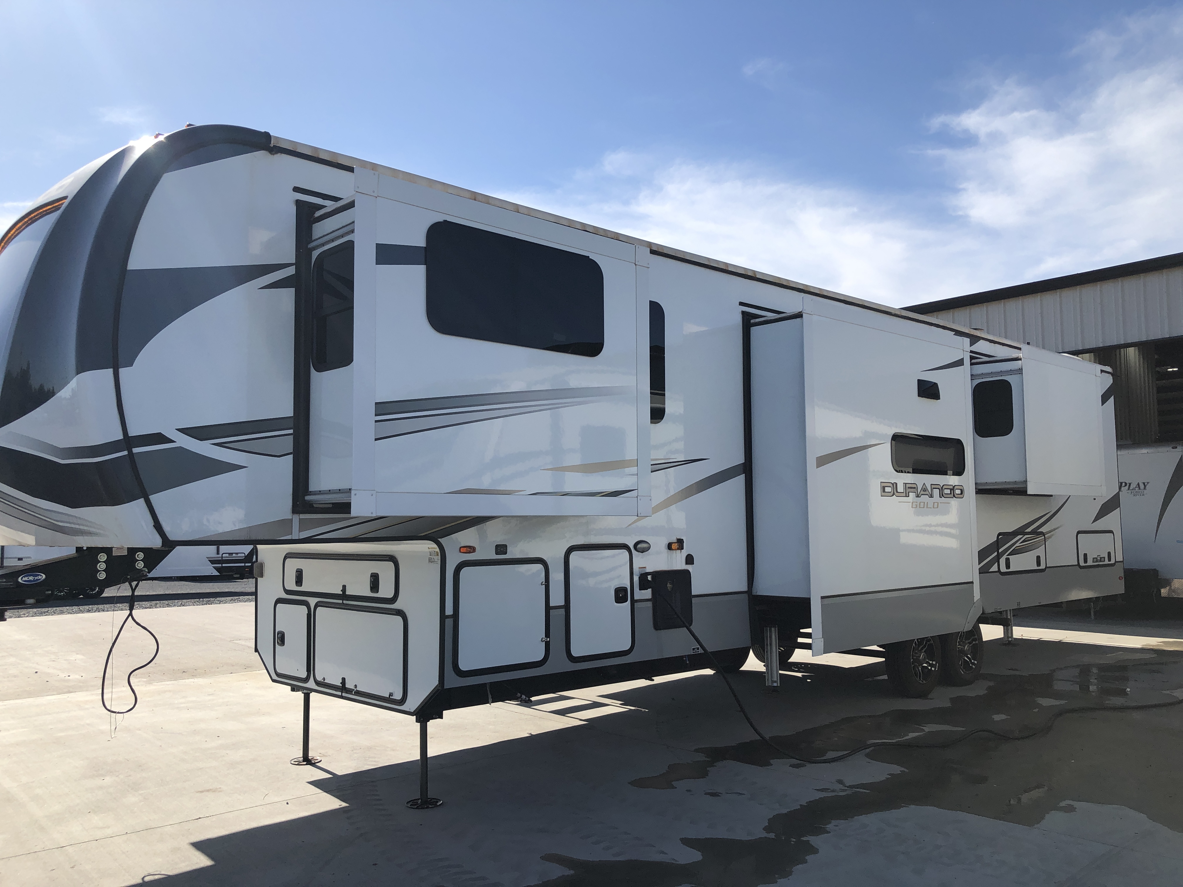 2024 KZ RV Durango Gold G386FLF - Image 4