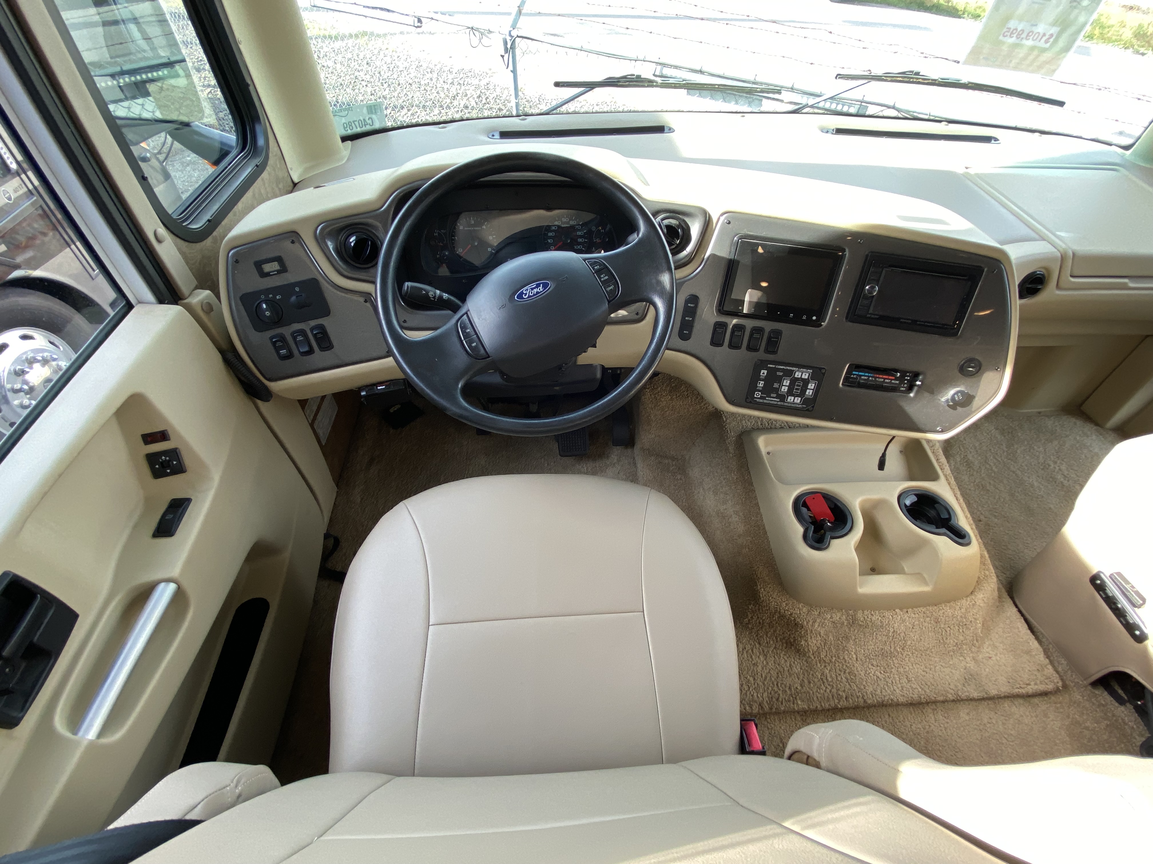 2014 Tiffin Allegro 32 CA - Image 11