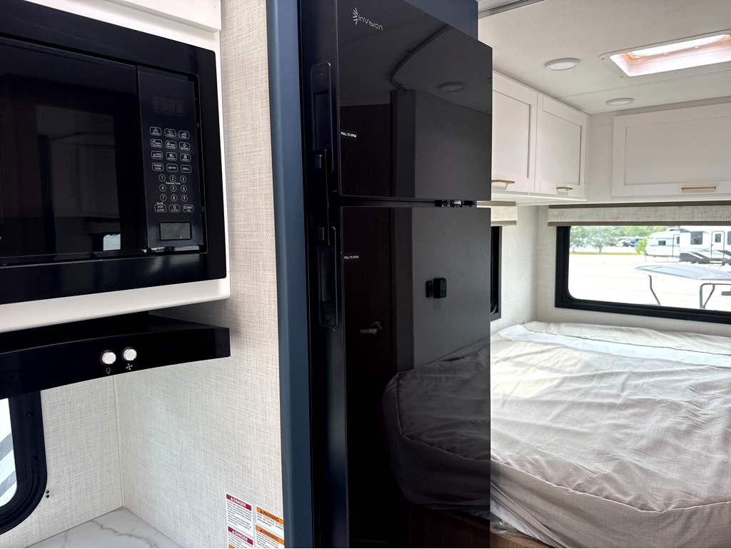 2027 THOR MOTOR COACH MAGNITUDE GA21 - Image 20