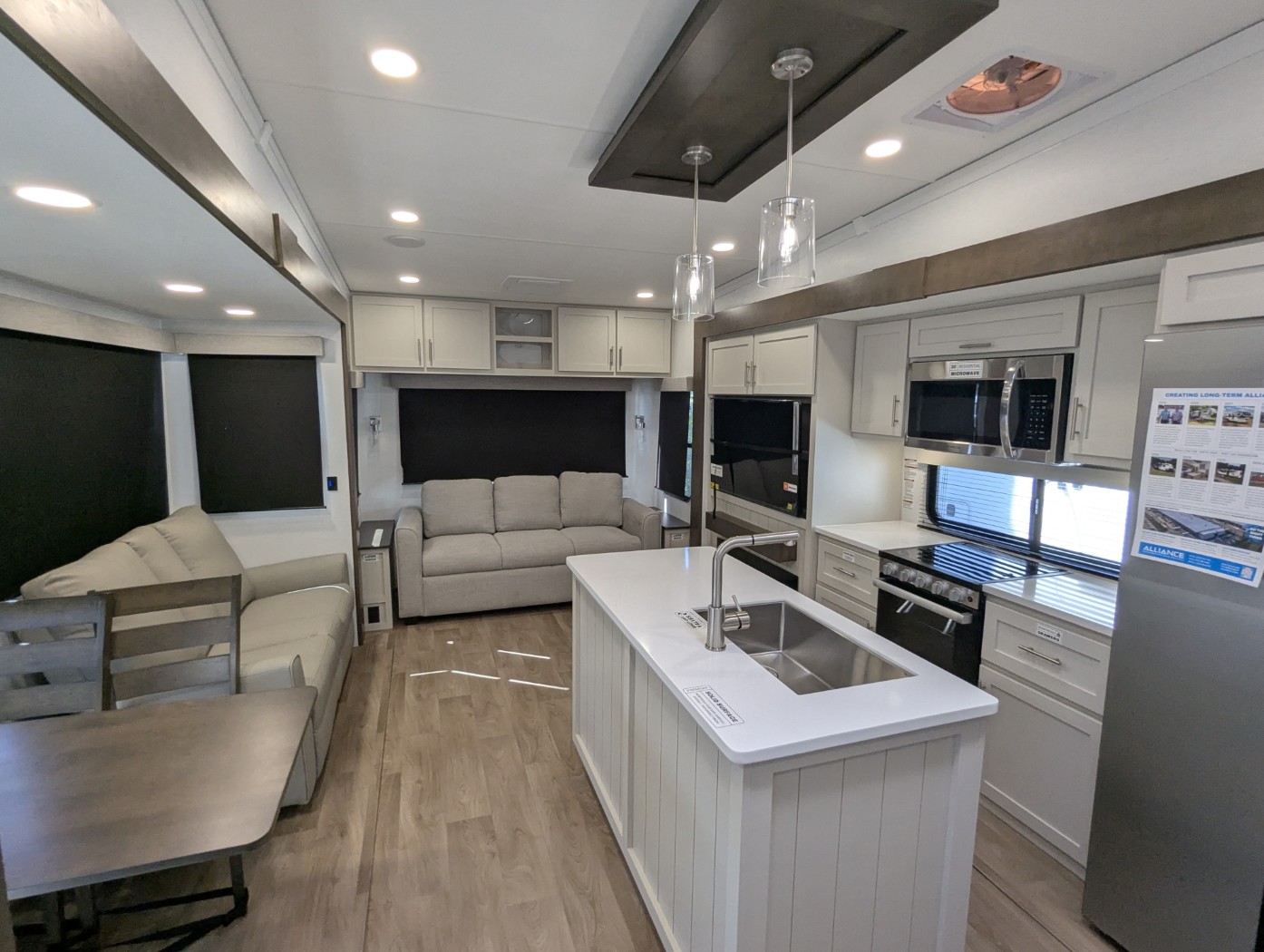 2027 Alliance RV Avenue 32RLS - Image 18