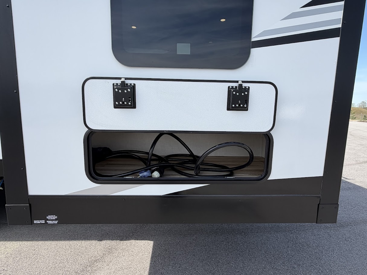 2026 VENTURE RV SPORTTREK 333VFK - Image 3