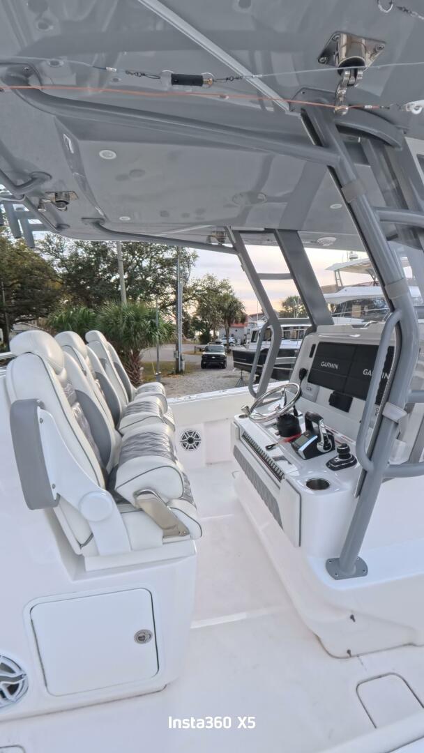 2025 Invincible Open Fisherman - Image 2